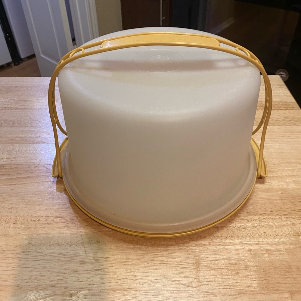 Vintage Tupperware Cake Holder/Carrier